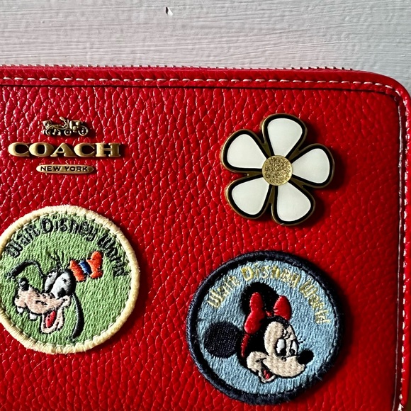 WALT DISNEY WORLD COACH 50TH ANNIVERSARY RED LEATHER PATCH WALLET MINNIE MOUSE - Picture 6 of 6